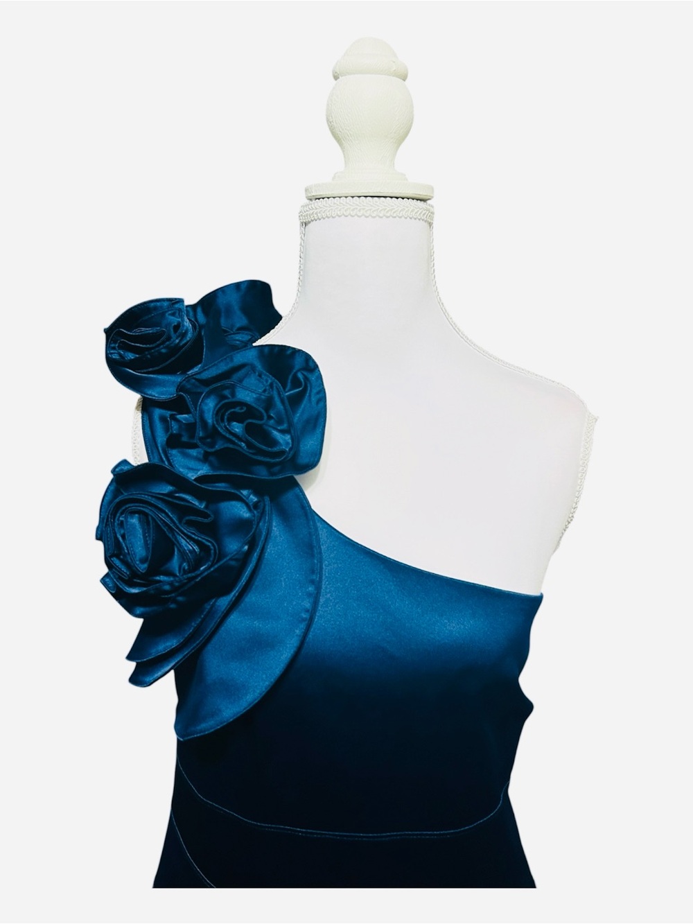 Jessica Simpson One-Shoulder Floral Applique Satin Dress in Deep Blue - Picture 3 of 11